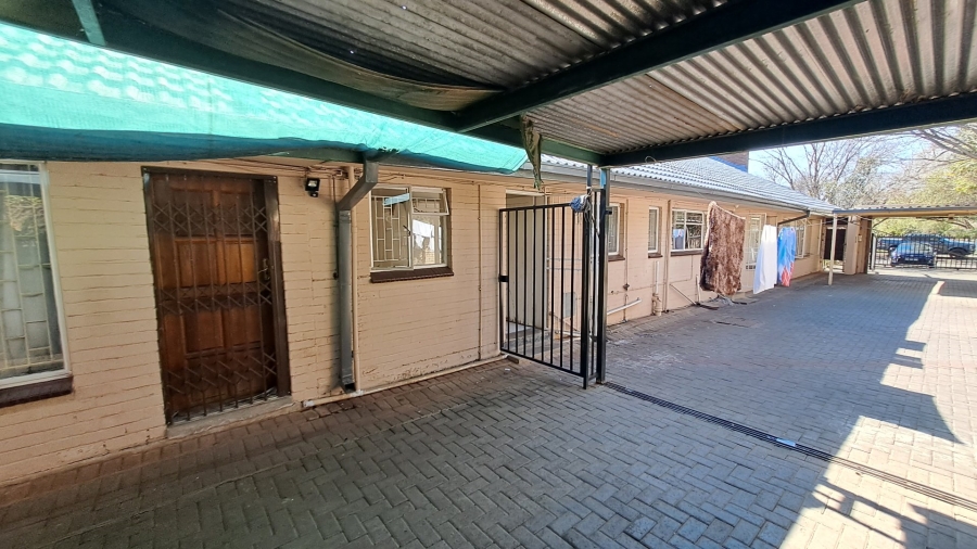 17 Bedroom Property for Sale in Universitas Free State